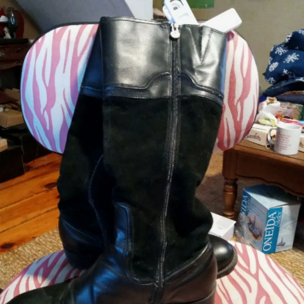 Boots - Picture 2 of 6